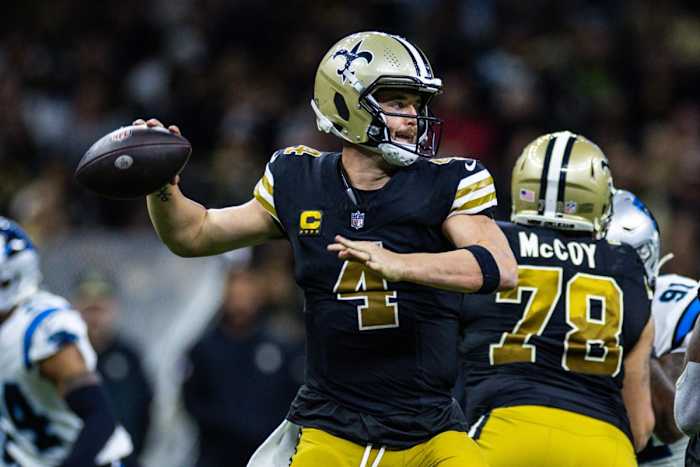 New Orleans Saints quarterback Derek Carr (4) passes against the Carolina Panthers. Mandatory Credit: Stephen Lew-USA TODAY Sports